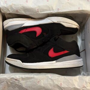 Nike Jordan Sneakers black & red. Youth 7